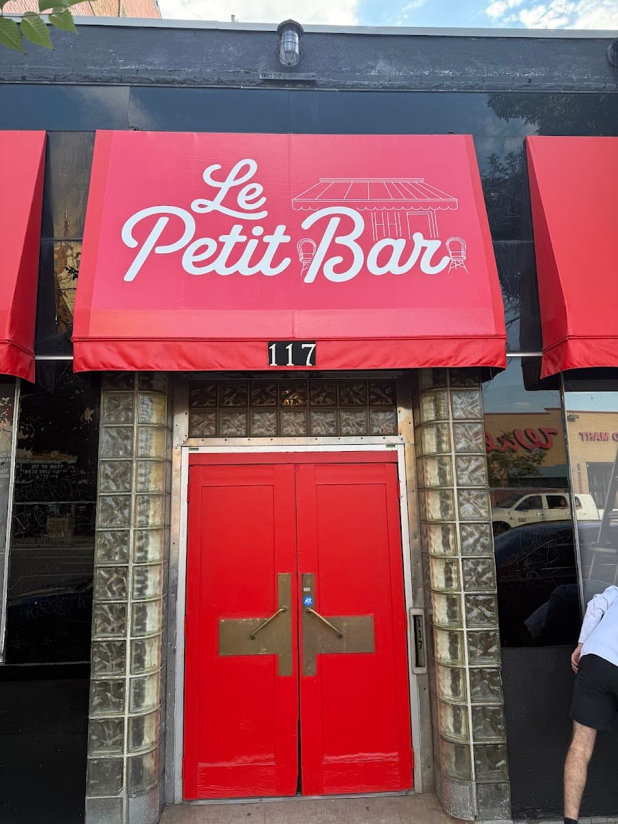 Le Petit Bar